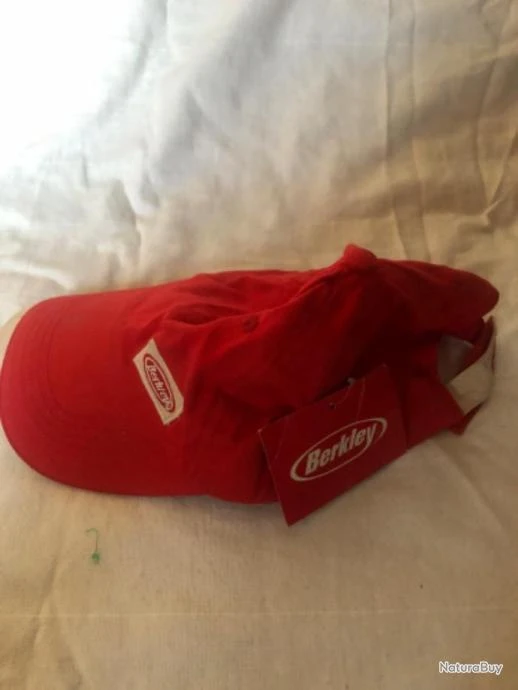 1 Casquette Berkley Rouge Pêche 1 1 Casquette Berkley Rouge Pêche