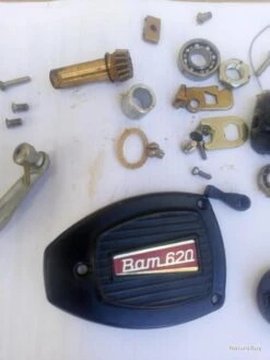 LOT IMPORTANT DE PIECES POUR MOULINET BAM 620 . ( PIECES NEUVES ) -Pêche Soldes Boutique 00004 LOT IMPORTANT DE PIECES POUR MOULINET BAM 620 . PIECES NEUVES